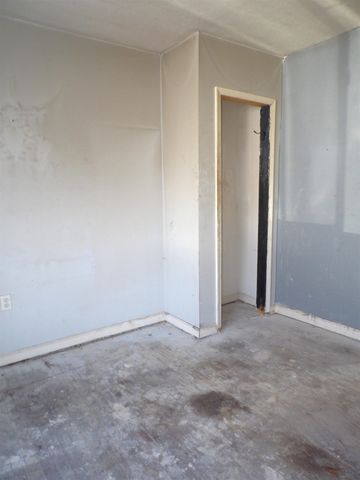 1747 S Santa Fe Ave, Wichita, KS 67211