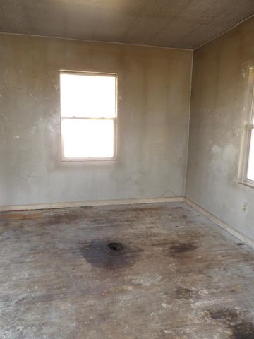 1747 S Santa Fe Ave, Wichita, KS 67211