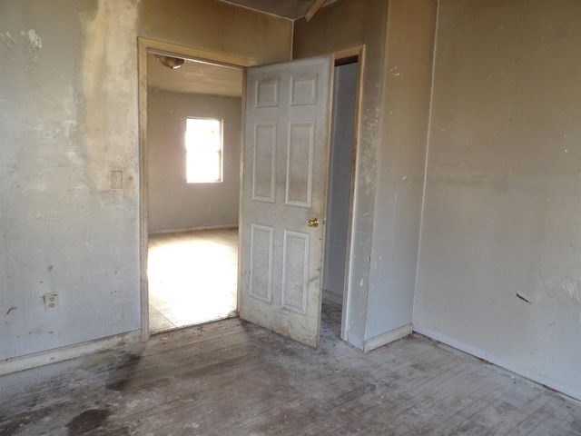 1747 S Santa Fe Ave, Wichita, KS 67211