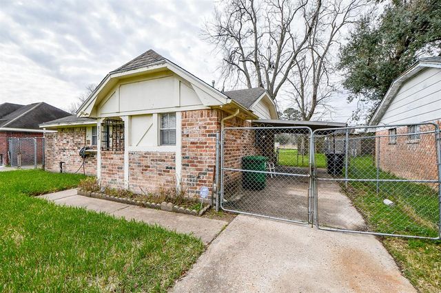 8323 Ponnel Lane, Houston, TX 77088