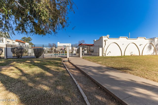 2031 W HAZELWOOD Parkway, Phoenix, AZ 85015