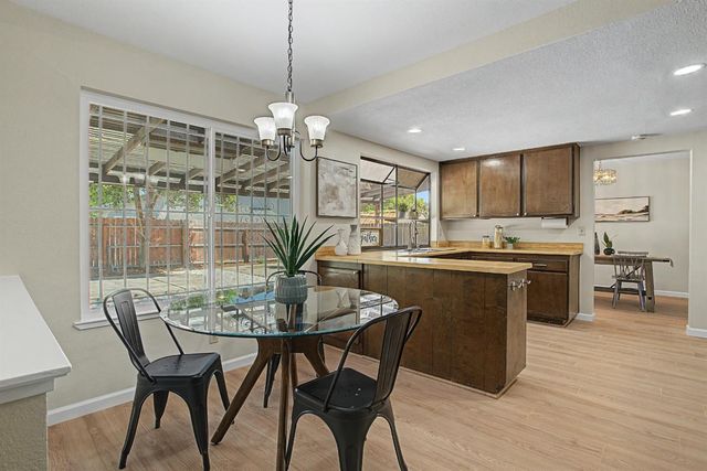 6 Lacota Ct, Sacramento, CA 95823