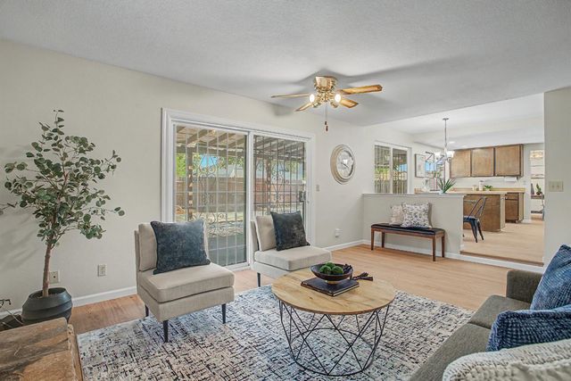 6 Lacota Ct, Sacramento, CA 95823