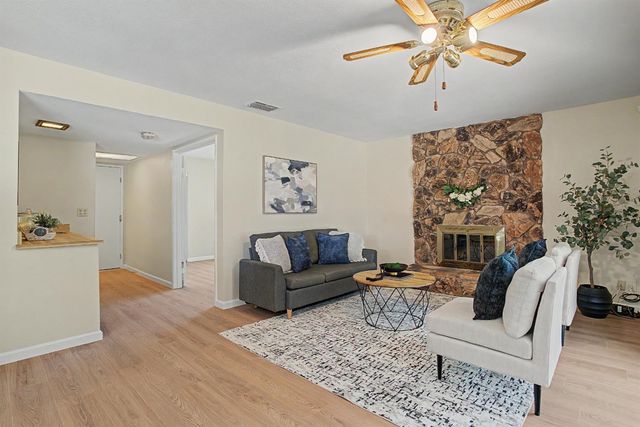 6 Lacota Ct, Sacramento, CA 95823