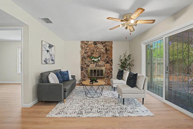 6 Lacota Ct, Sacramento, CA 95823