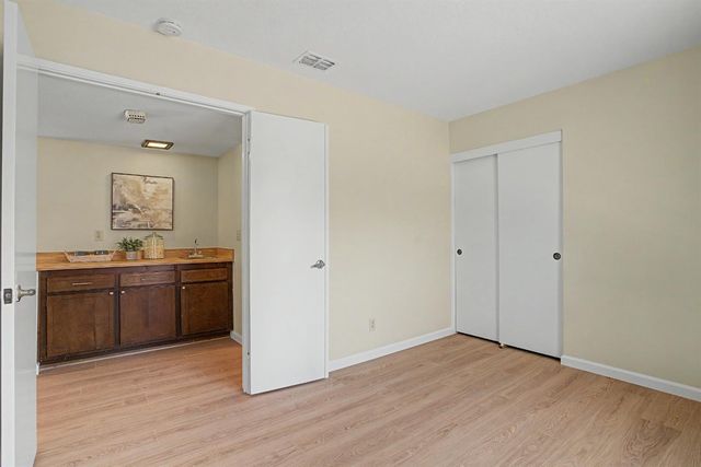 6 Lacota Ct, Sacramento, CA 95823