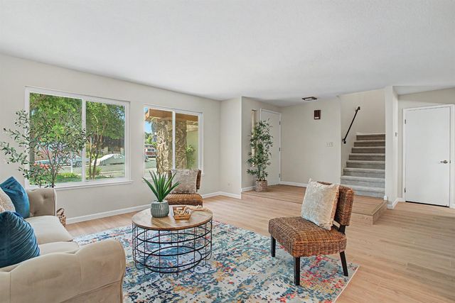 6 Lacota Ct, Sacramento, CA 95823