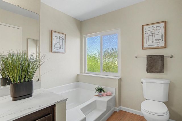 6 Lacota Ct, Sacramento, CA 95823