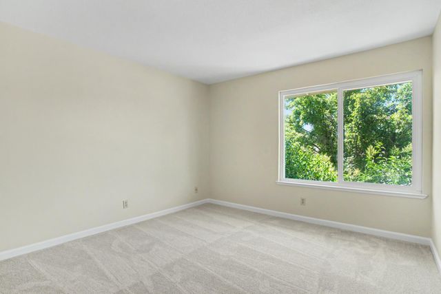 6 Lacota Ct, Sacramento, CA 95823