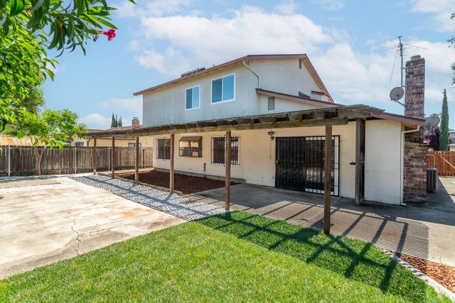 6 Lacota Ct, Sacramento, CA 95823