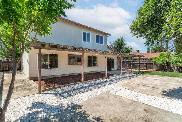 6 Lacota Ct, Sacramento, CA 95823
