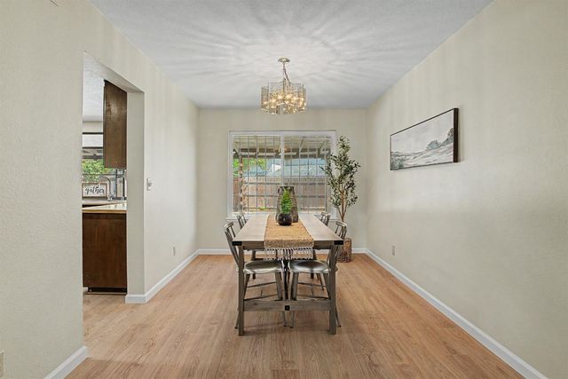 6 Lacota Ct, Sacramento, CA 95823