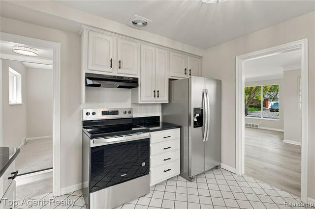 17716 Veronica Avenue, Eastpointe, MI 48021