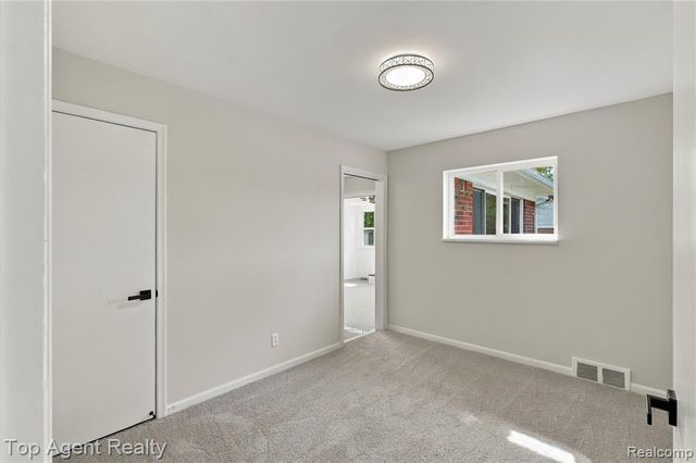 17716 Veronica Avenue, Eastpointe, MI 48021
