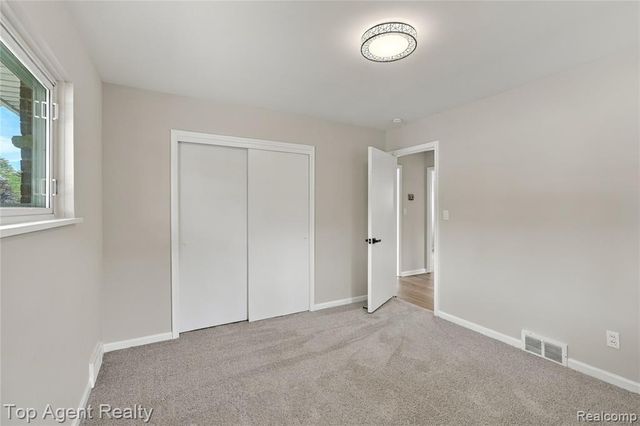 17716 Veronica Avenue, Eastpointe, MI 48021