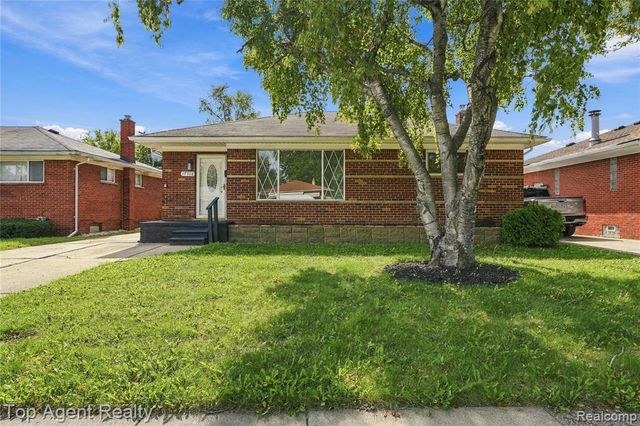 17716 Veronica Avenue, Eastpointe, MI 48021
