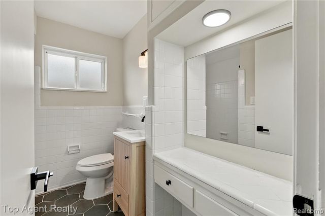 17716 Veronica Avenue, Eastpointe, MI 48021