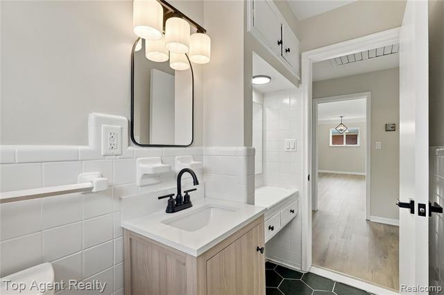 17716 Veronica Avenue, Eastpointe, MI 48021