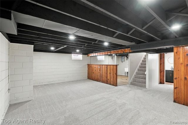 17716 Veronica Avenue, Eastpointe, MI 48021