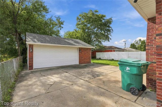 17716 Veronica Avenue, Eastpointe, MI 48021