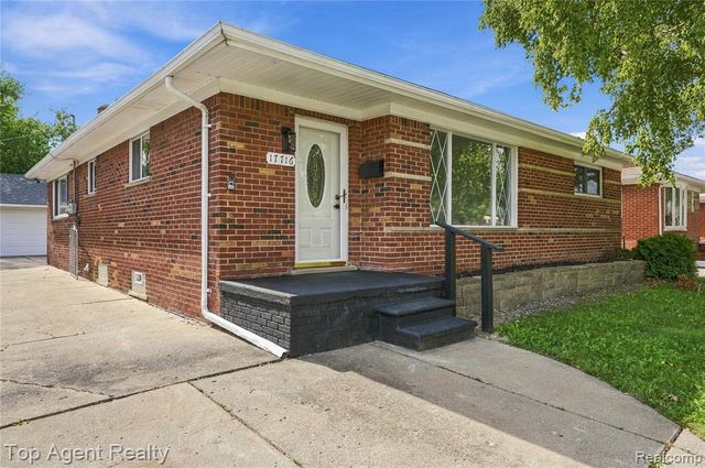 17716 Veronica Avenue, Eastpointe, MI 48021