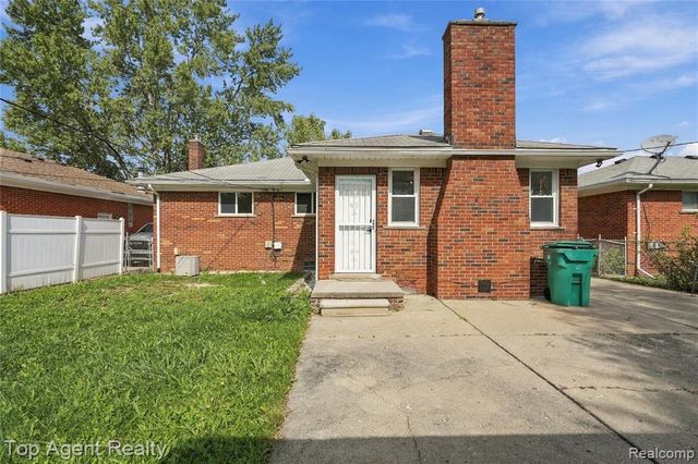 17716 Veronica Avenue, Eastpointe, MI 48021
