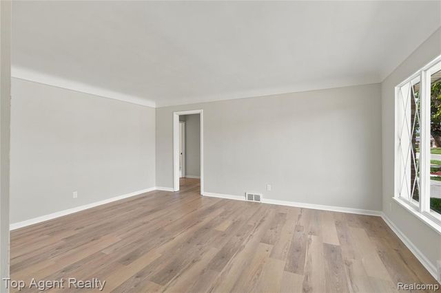 17716 Veronica Avenue, Eastpointe, MI 48021