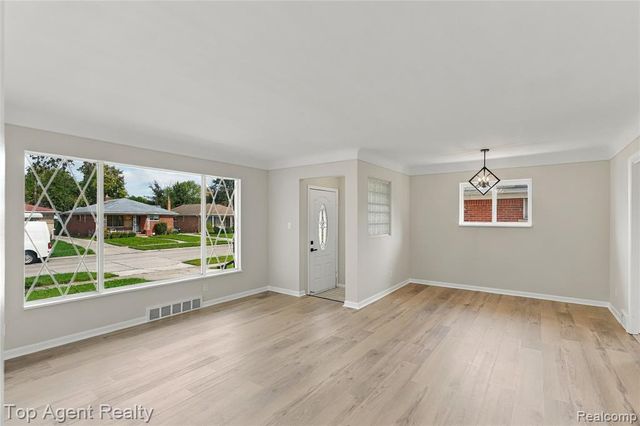 17716 Veronica Avenue, Eastpointe, MI 48021