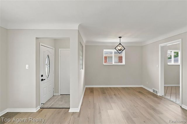 17716 Veronica Avenue, Eastpointe, MI 48021