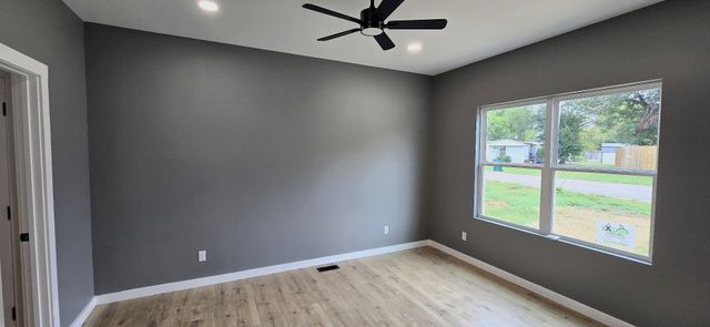 104 May St, Mc Ewen, TN 37101