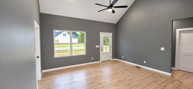 104 May St, Mc Ewen, TN 37101
