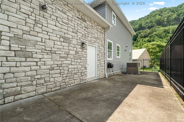 3031 Olive Avenue, Shrewsbury, WV 25015