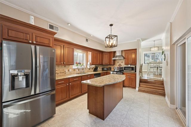 251 Springs Edge Drive, Conroe, TX 77356