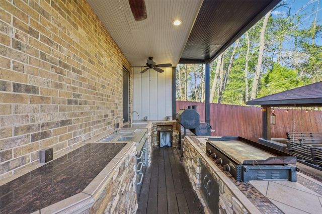 251 Springs Edge Drive, Conroe, TX 77356