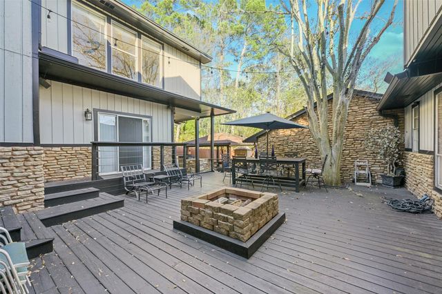 251 Springs Edge Drive, Conroe, TX 77356