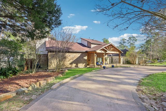 251 Springs Edge Drive, Conroe, TX 77356