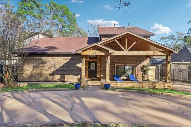 251 Springs Edge Drive, Conroe, TX 77356