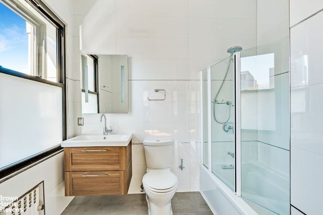 100 E 101ST Street, New York City, NY 10029