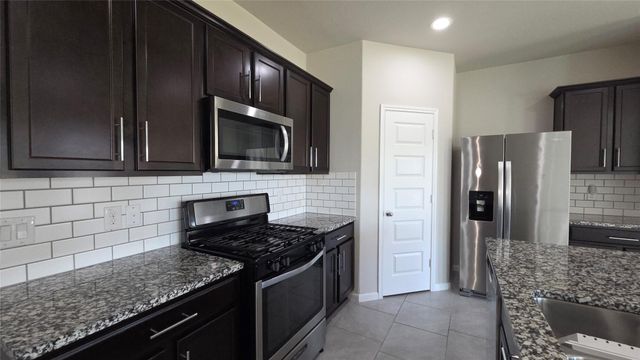 5611 Pleasant Falls Drive, Richmond, TX 77407