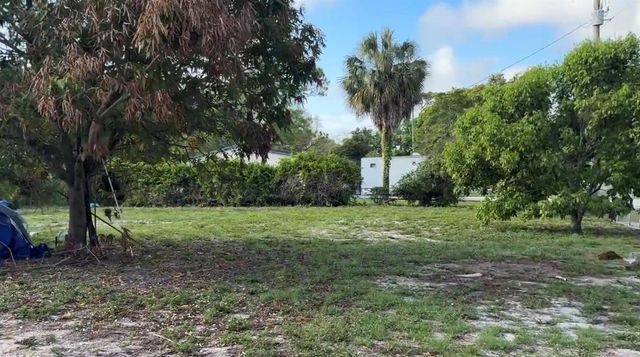 718 Fergusson Lane, West Palm Beach, FL 33415