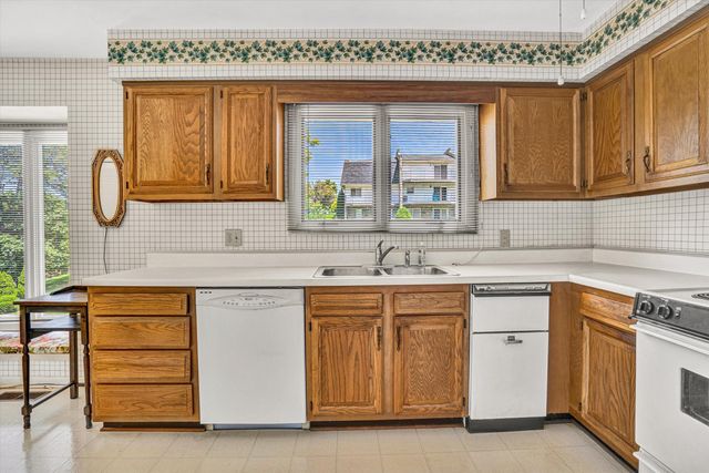 3253 Londonderry LN, Roanoke, VA 24018