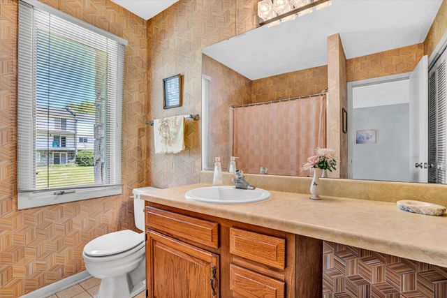 3253 Londonderry LN, Roanoke, VA 24018