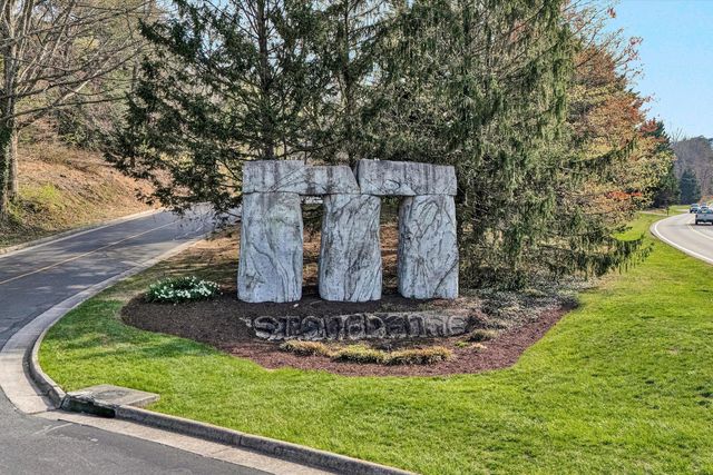 3253 Londonderry LN, Roanoke, VA 24018