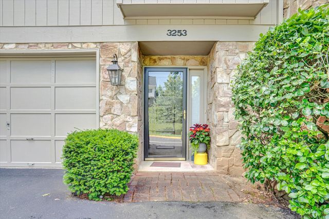 3253 Londonderry LN, Roanoke, VA 24018