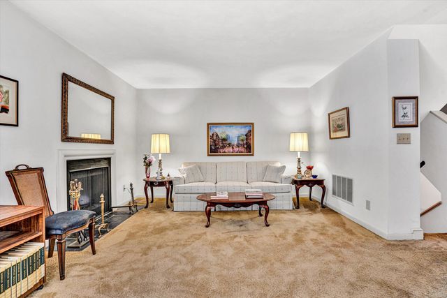 3253 Londonderry LN, Roanoke, VA 24018