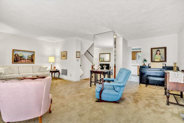 3253 Londonderry LN, Roanoke, VA 24018