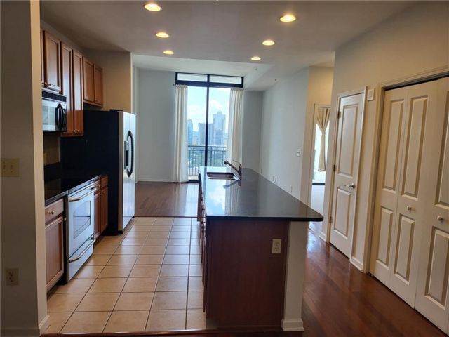 3040 Peachtree NW Road 1707, Atlanta, GA 30305