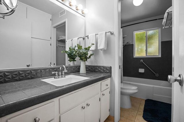 5221 Elbert Way, Sacramento, CA 95842