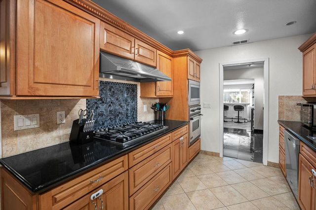 5221 Elbert Way, Sacramento, CA 95842