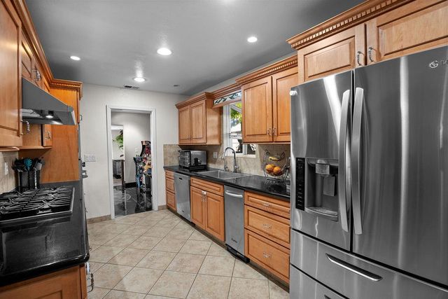 5221 Elbert Way, Sacramento, CA 95842